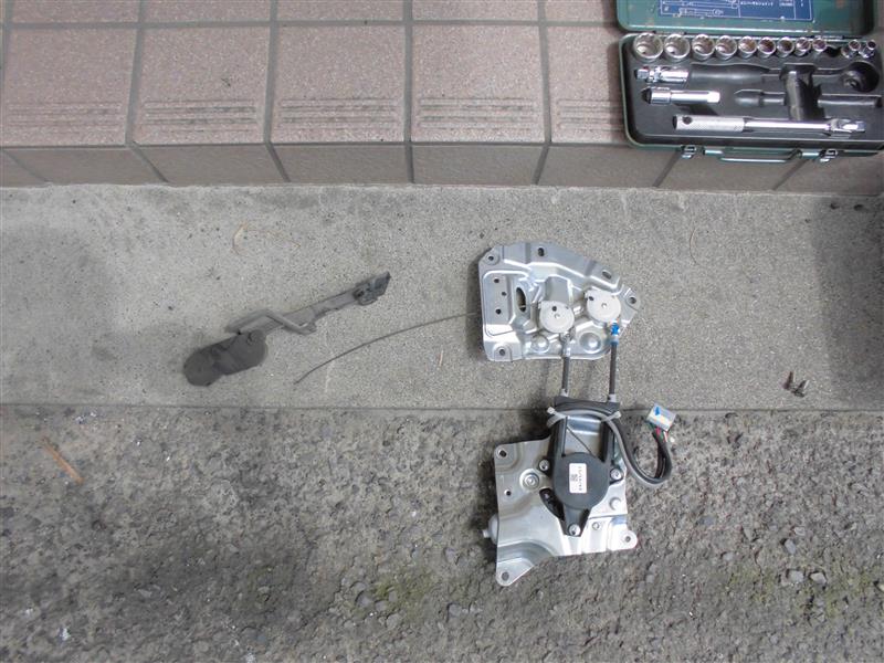 スライドドアモーター交換（その1）（ダイハツ タントカスタム