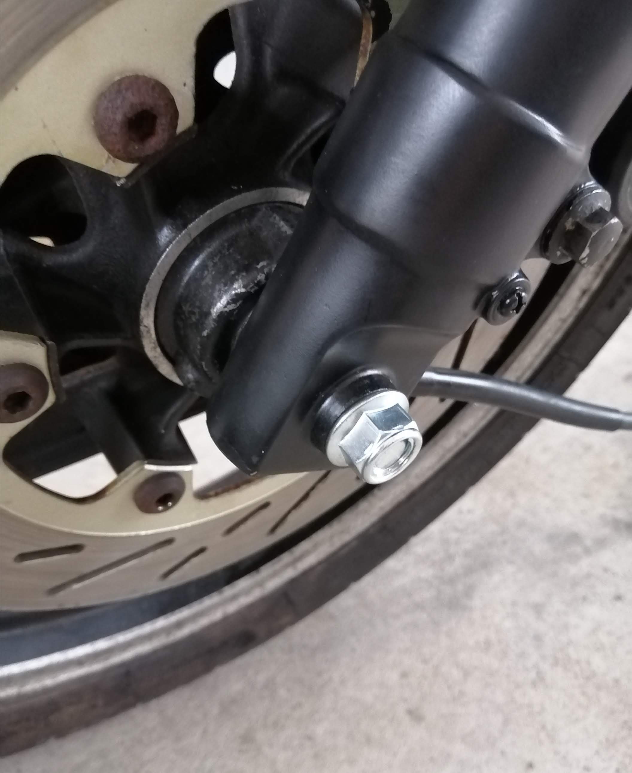 フロントアクスルシャフト交換（ヤマハ FZ250 Phazer