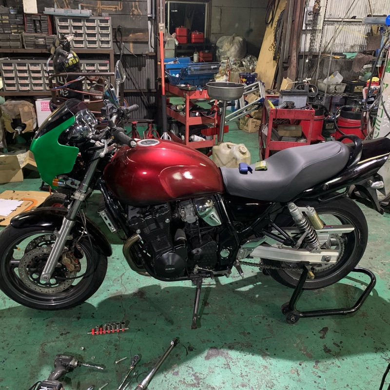 角目にしてみたくてZRXのカウル取り付けてみました（スズキ
