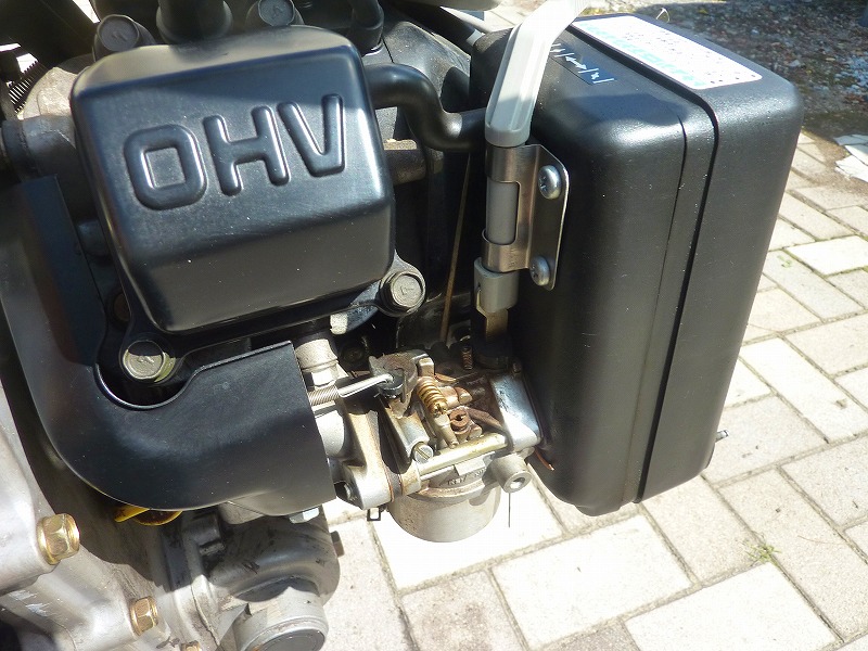 ピンクの小粒・・・稲刈りバインダー（束ねる機）点検 その2