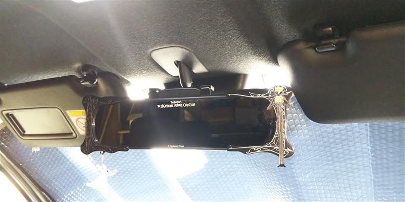 ビギナー向けカスタムの超定番、ルームミラーを多機能タイプに