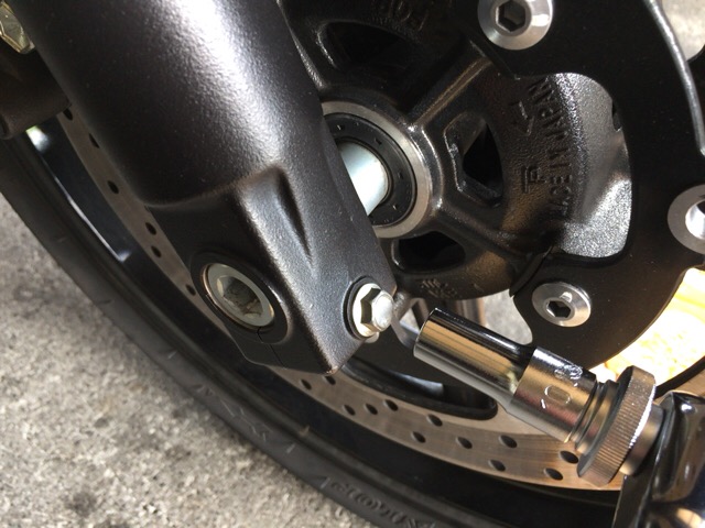 Fホイール脱着 アクスル系グリスアップ その1 @ SV650ABS