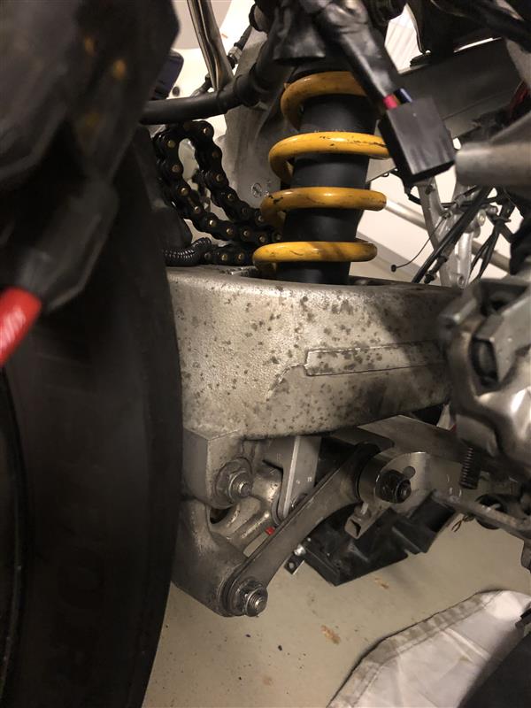 CBR1000RR SC57 リアサス流用(ホンダ RVF)by Diablo MLA CBR1000RR SC57 リアサス流用(ホンダ RVF)by Diablo MLA