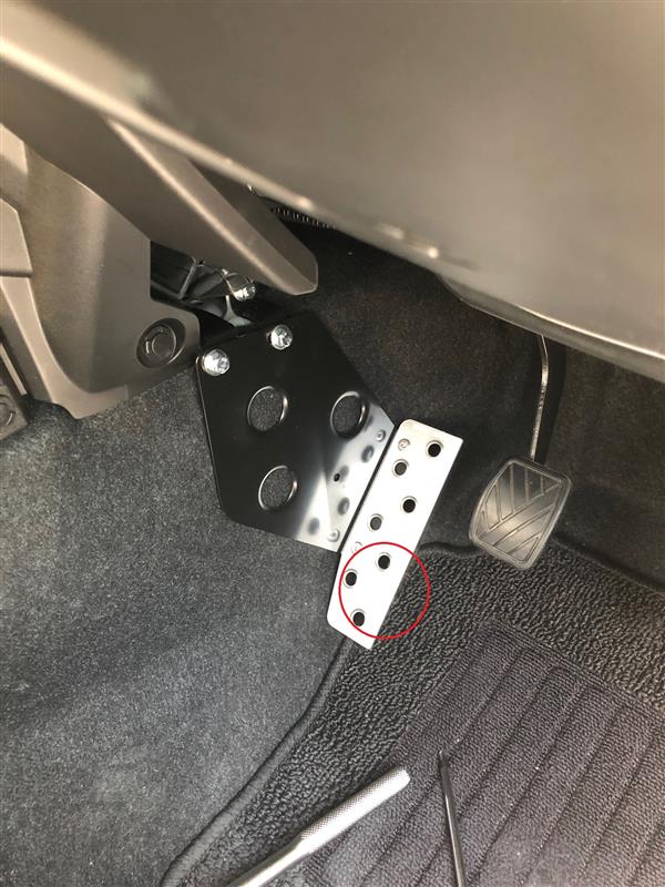 APIO アピオ MT車用 ドライバー用フットレスト ガンメタ