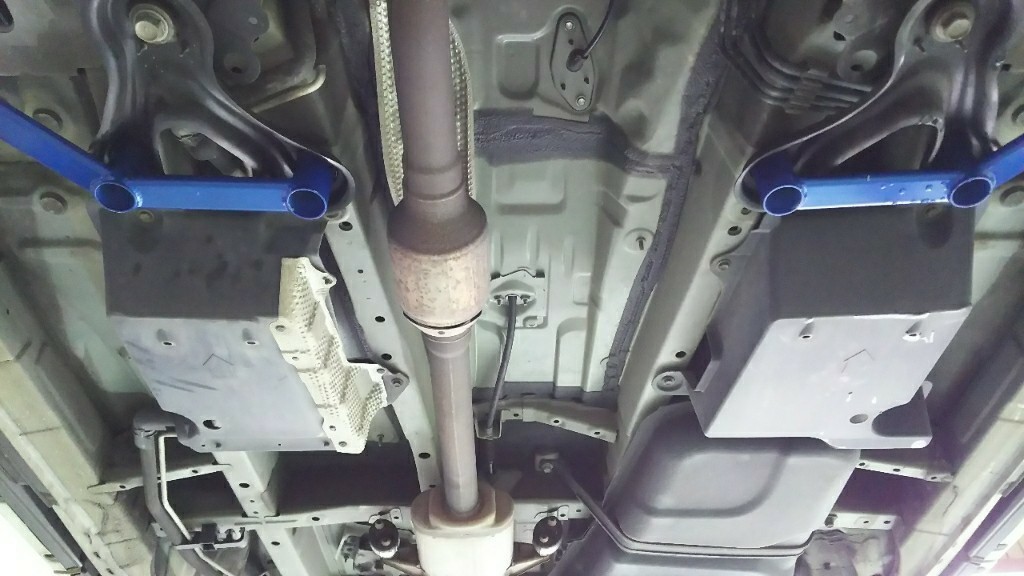 CUSCOパワーブレースフロントセンター取付け（トヨタ エスティマ