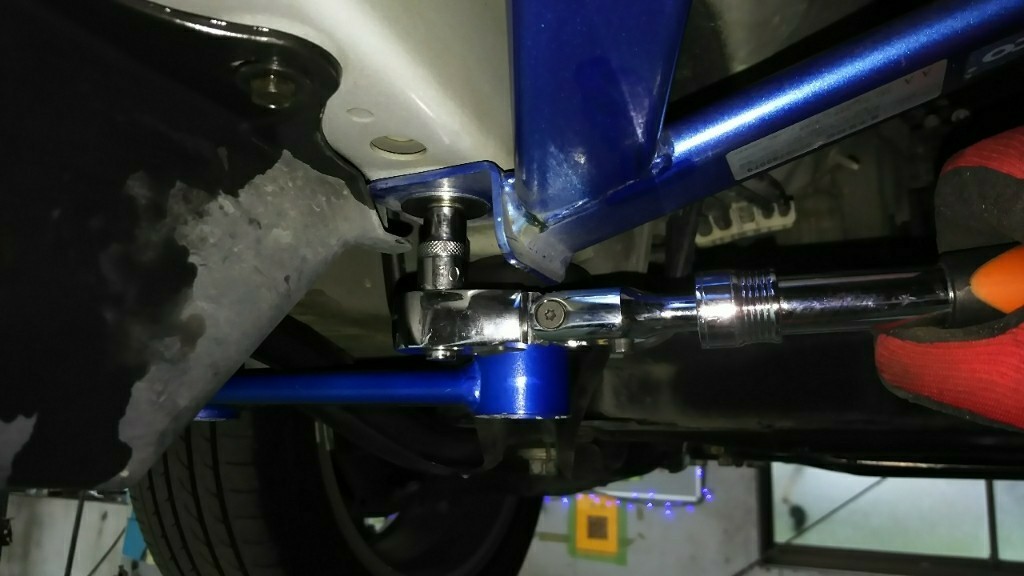 CUSCOパワーブレースフロントセンター取付け（トヨタ エスティマ