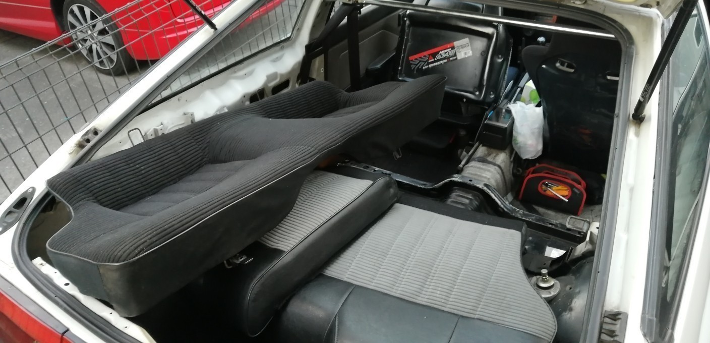 AE86 リアシート張替え フロントはレカロに JDM ネオクラシック