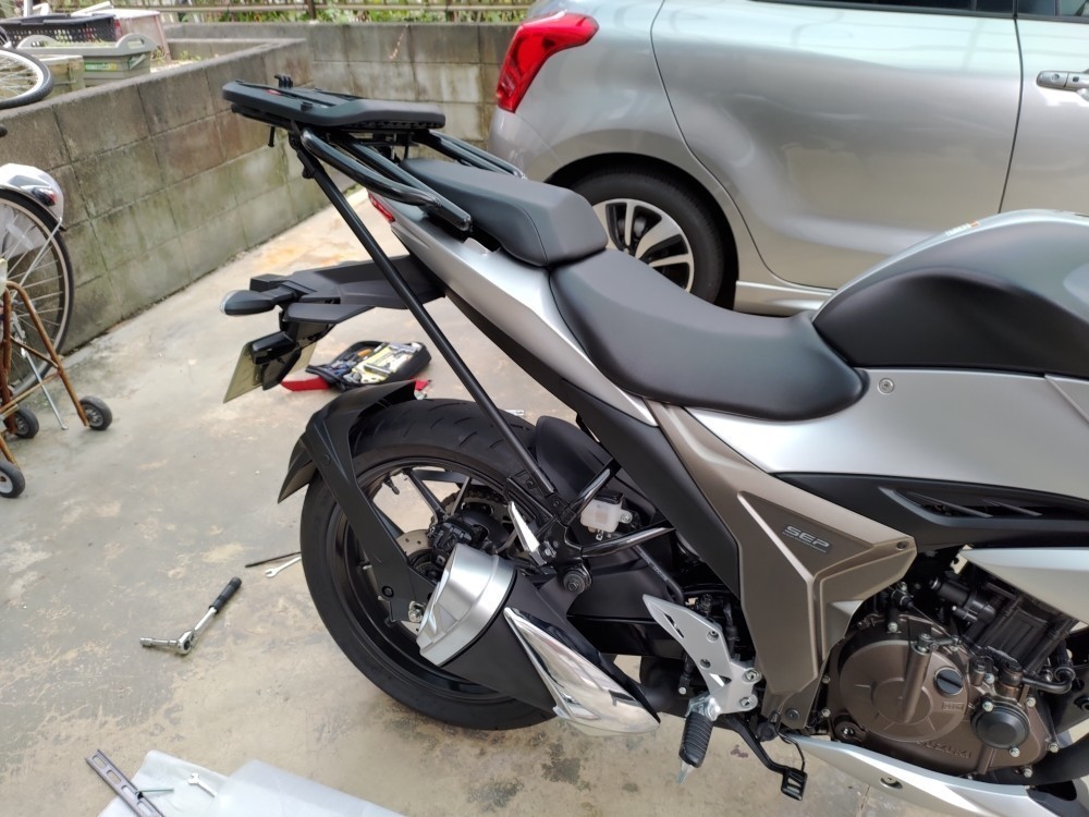 ジクサー250 エンディランスキャリアへの リアボックス SHAD