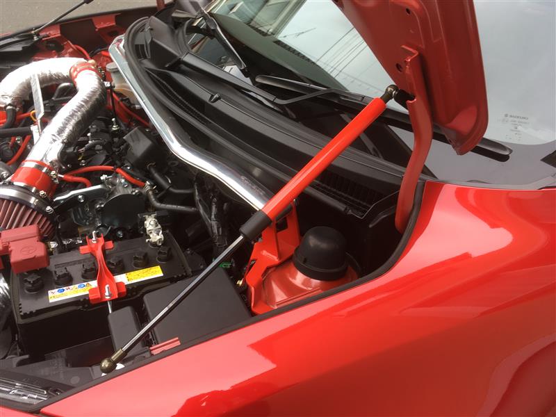GReddy カーボン ボンネットダンパー (スイスポ ZC31S)から取外し品