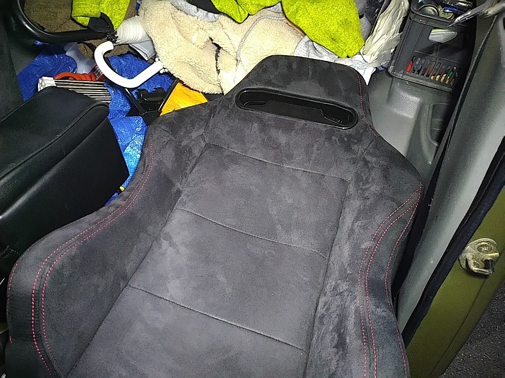 助手席を社外セミバケットシートに交換する（スズキ ジムニー