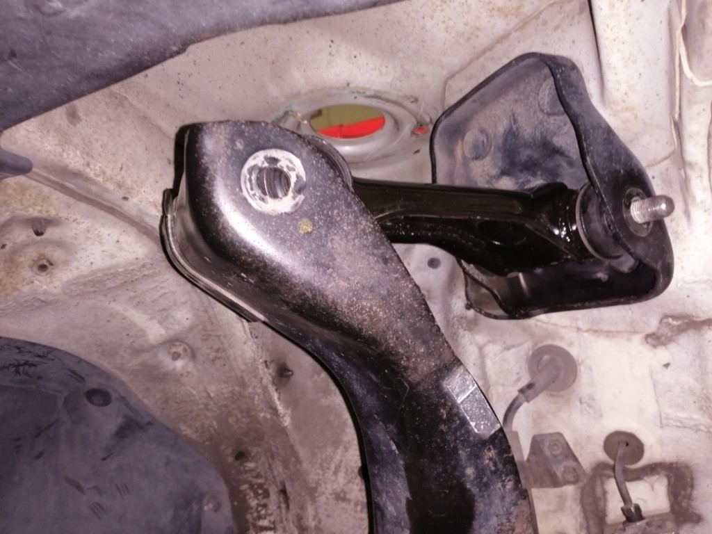 BNR32の純正フロントアッパーリンク交換完了！（日産