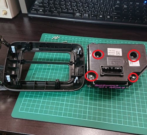 エアコンスイッチパネルLED打ち換えの為の分解（ホンダ N-VAN+