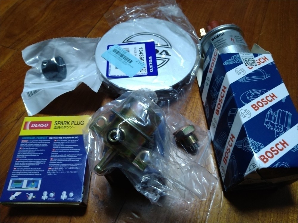 ボルボ フューエルプレッシャーレギュレーター 850,C70,S70,V70,V70XC
