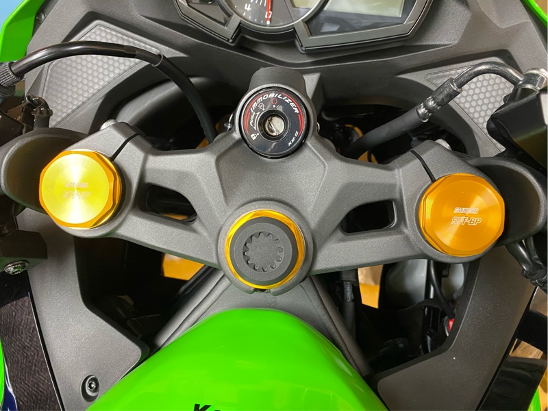 トップブリッジのとこのナット交換（カワサキ Ninja ZX-25R）by