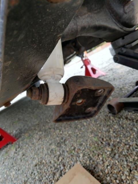 リーフスプリング·ダウンブロック交換 （日産 サニートラック