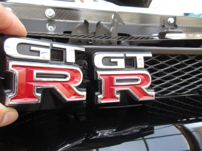 BCNR33 フロントグリルエンブレム交換(日産 スカイラインGT‐R・R33 ...