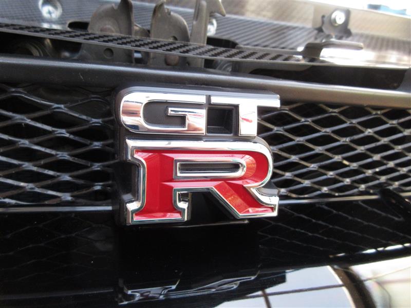 BCNR33 フロントグリルエンブレム交換(日産 スカイラインGT‐R・R33 ...