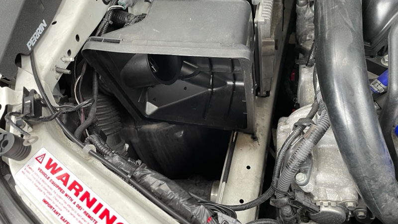 HKS エアクリーナー スーパーパワーフローの取り付け①(スバル