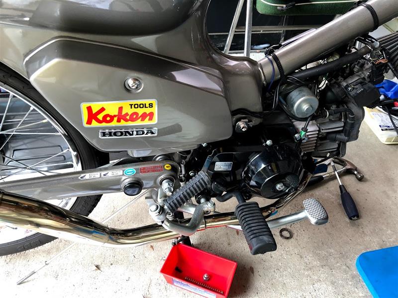 SP武川 BOMBERマフラーの取り付け その2(ホンダ スーパーカブ SP武川 BOMBERマフラーの取り付け その2(ホンダ スーパーカブ