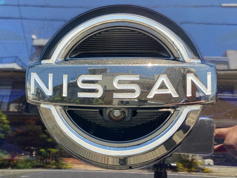 新タイプ日産エンブレム塗装して取付（日産 リーフ・ZE1）by