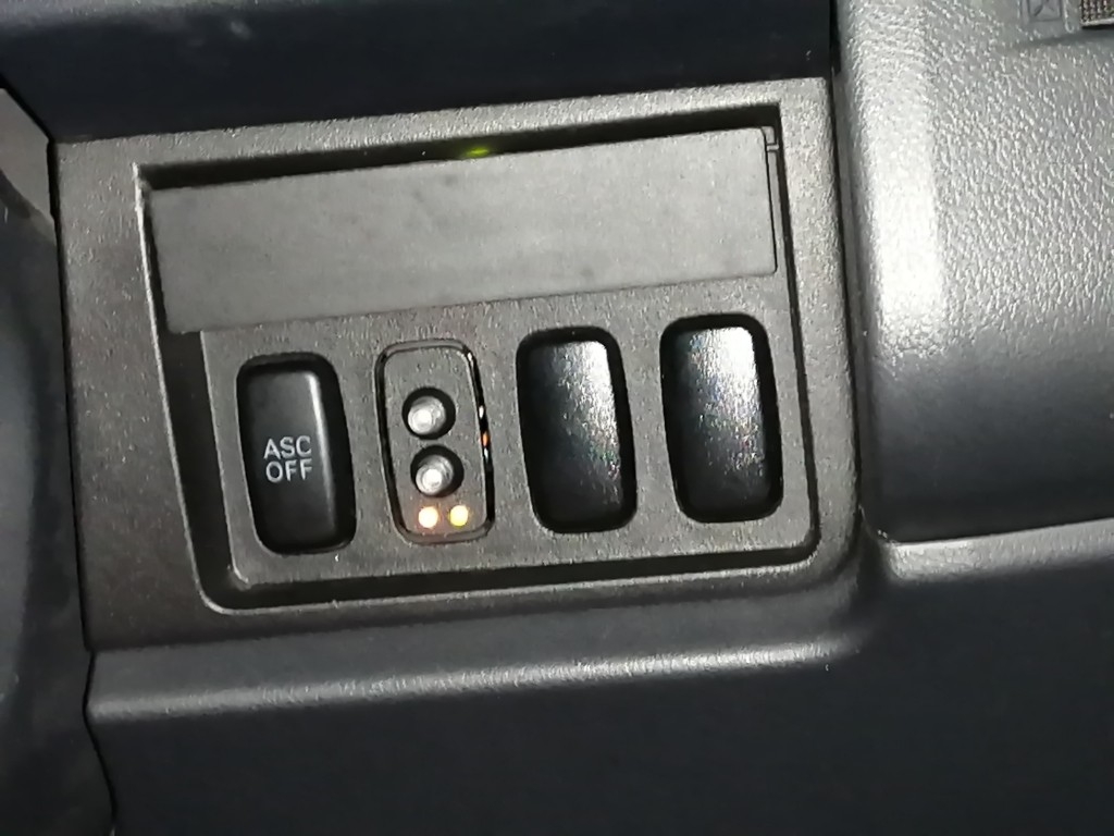 リヤエアコン追加スイッチ（三菱 デリカD:5・CV1W/CV2W/CV4W