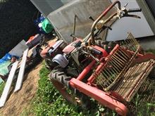 ヤンマー・掘り取り機（芋掘り機）： パンク修理、その1。（準備