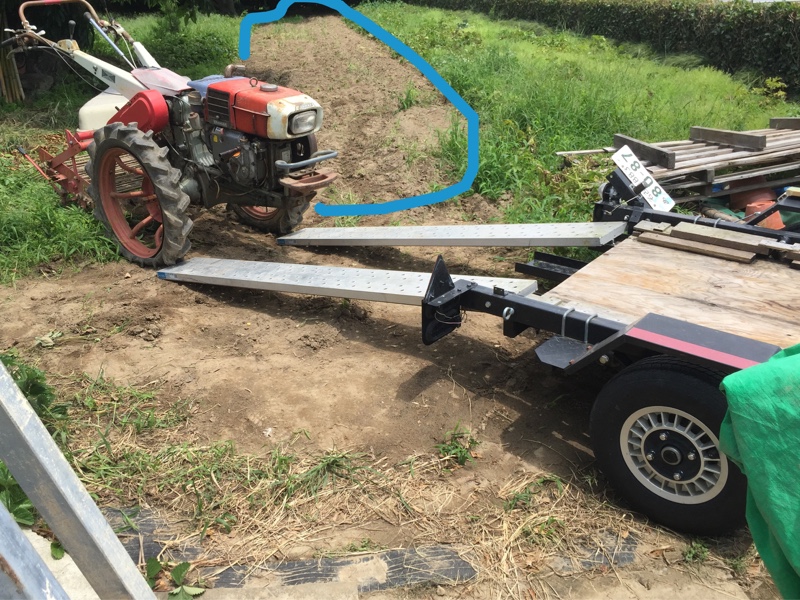 ヤンマー・掘り取り機（芋掘り機）： パンク修理、その1。（準備