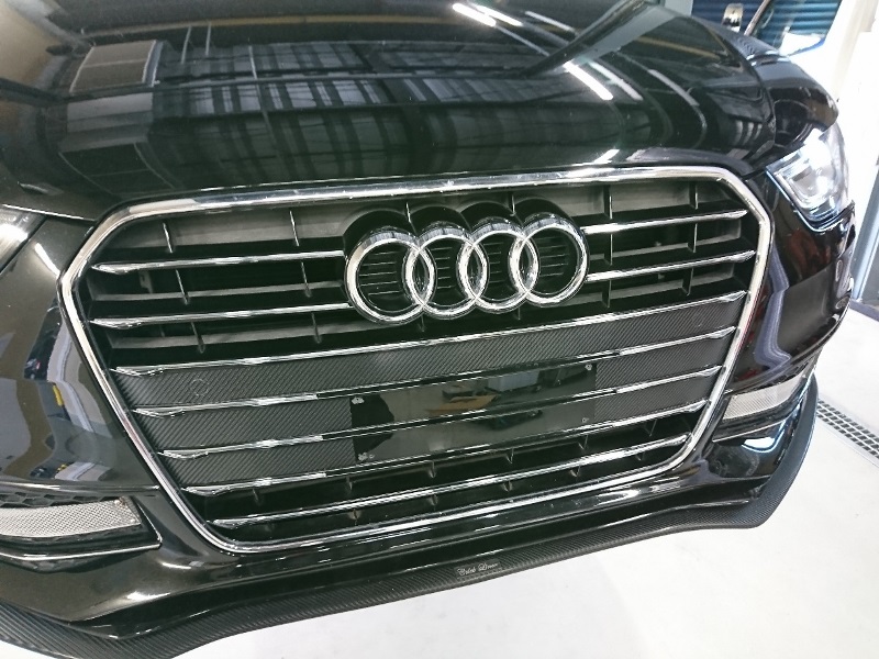 Audi純正(アウディ) A4(8K)専用グリルクロームストリップ の