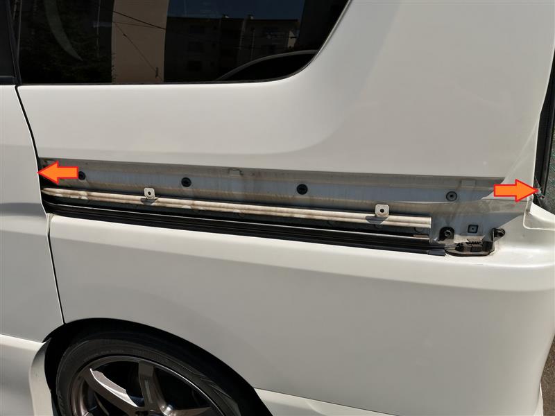 スライドドアレールのお掃除と放電索(笑)（日産 セレナ