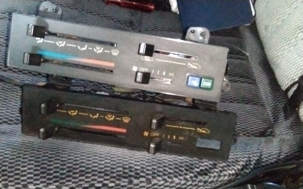 ヒーターコントロールパネル交換。（トヨタ カローラレビン