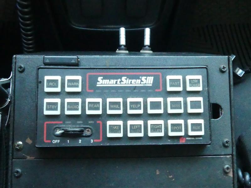 サイレンアンプ交換(フォード エクスプローラー・5代目(U502 サイレンアンプ交換(フォード エクスプローラー・5代目(U502