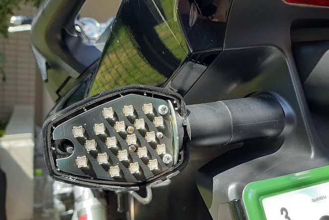揺らぐLEDウインカー交換(車検前整備)(ホンダ CB1300 SUPER 揺らぐLEDウインカー交換(車検前整備)(ホンダ CB1300 SUPER