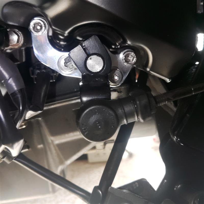 アエラ シフトホルダー取り付け（カワサキ Z900RS）by TAKA-12SR