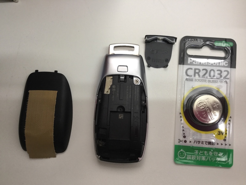 リモコンキー電池交換（メルセデス・ベンツ Cクラス クーペ