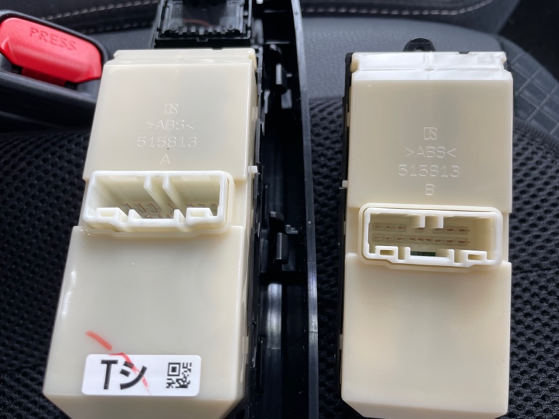 パワーウィンドウスイッチ(運転席)交換とLED打ち替え（ダイハツ