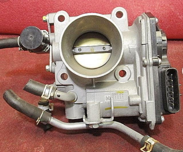 スロットルボディ洗浄、エアクリーナー交換（ホンダ フリード