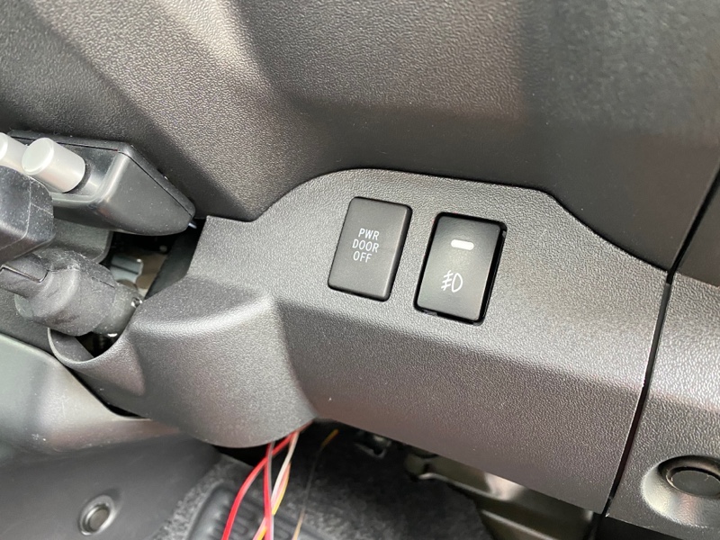 パワースライドドアOFFスイッチの移設（トヨタ ハイエースワゴン