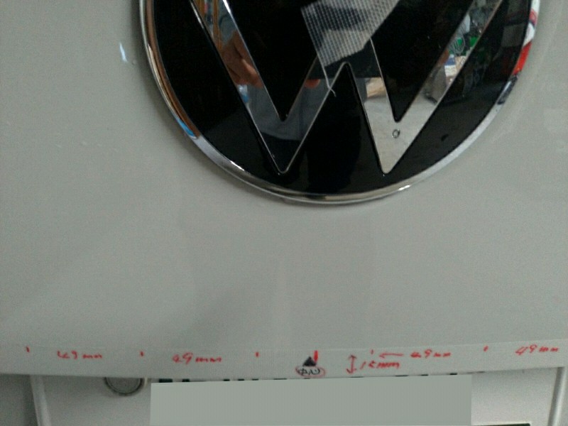 車名エンブレムセンター化