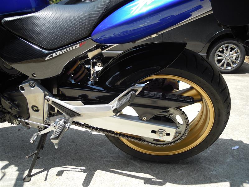 リヤインナーフェンダー取り付け（ホンダ ホーネット250）by R