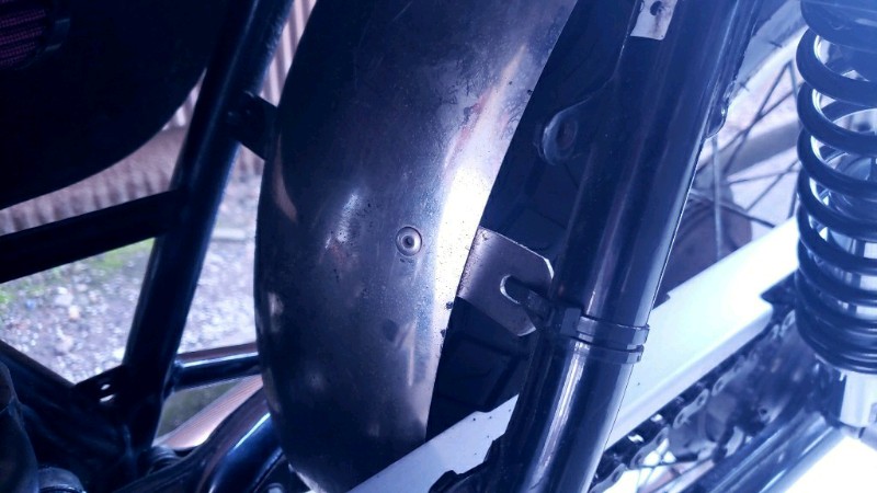 sr400 リアフェンダー バッテリー移設