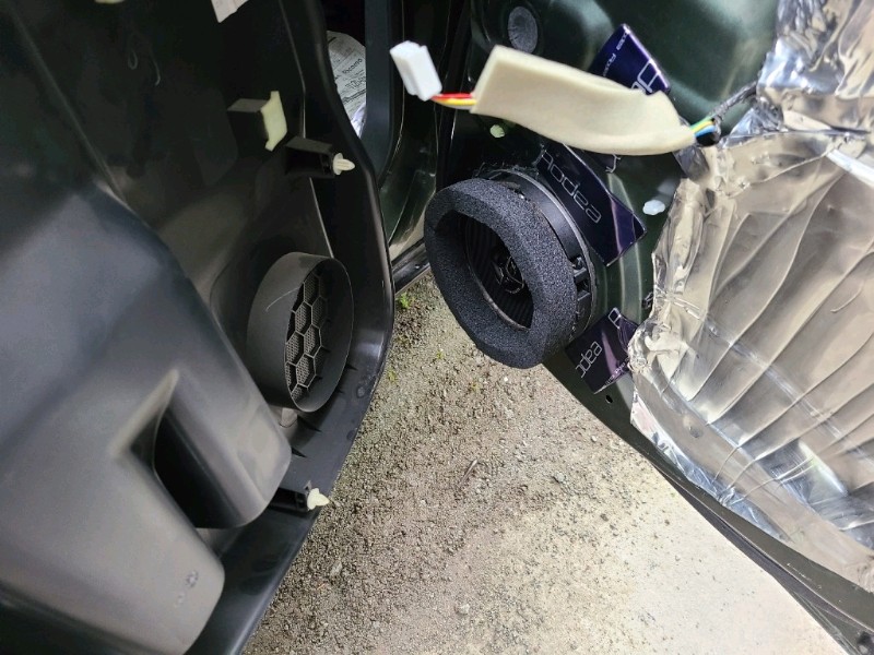 記録用　スイフトからのスピーカーの移設　リア