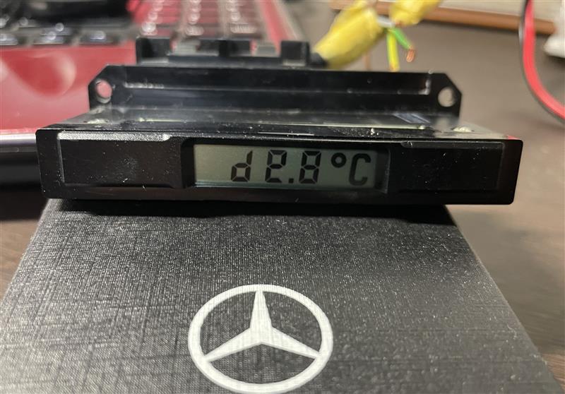 外気温度計 LCD交換（メルセデス・ベンツ Eクラス ステーション