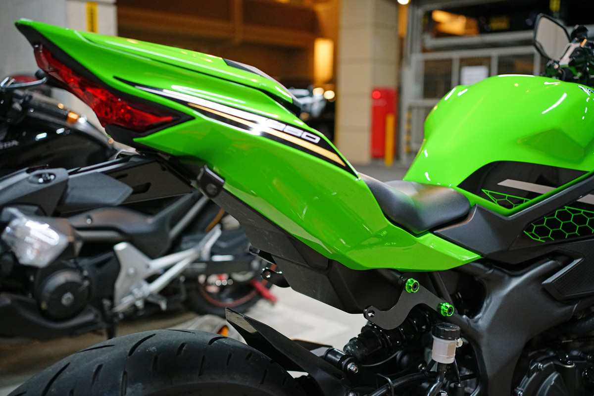 リアキャリアの取り付け(カワサキ Ninja ZX-25R)by SHO - みんカラ リアキャリアの取り付け(カワサキ Ninja ZX-25R)by SHO - みんカラ