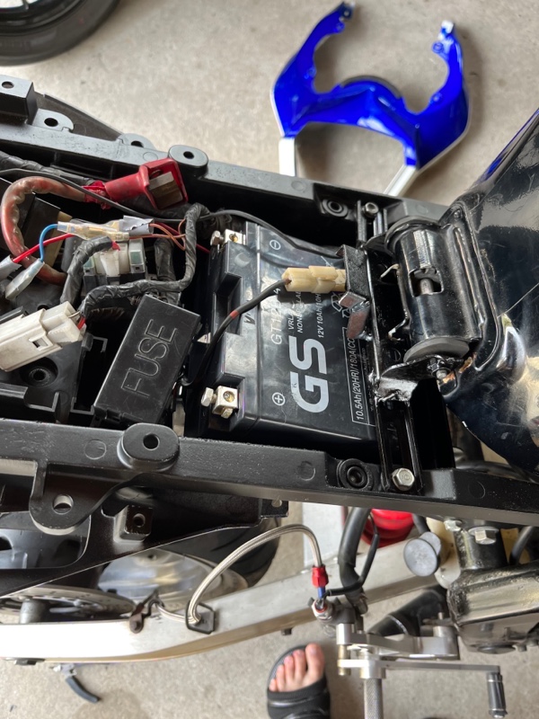 続・ブリティッシュストリートファイター化（ヤマハ FZ400 4YR