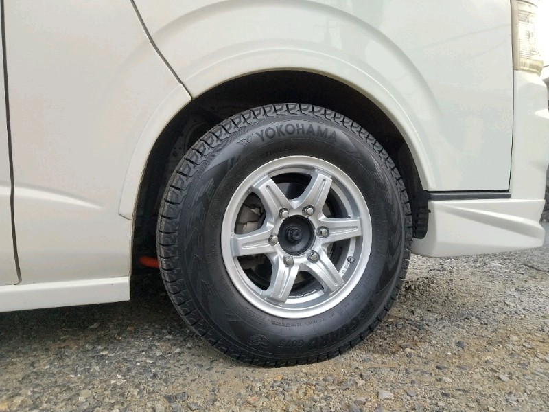 スタッドレスタイヤに交換（トヨタ ハイエースバン・H200系）by