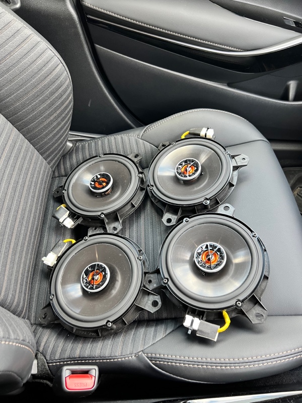 TRDスピーカーセット(標準スピーカー交換タイプ・JBL®)交換(トヨタ カローラツーリングハイブリッド・E210系)by モリモリ - みんカラ TRDスピーカーセット(標準スピーカー交換タイプ・JBL®)交換(トヨタ カローラツーリングハイブリッド・E210系)by モリモリ - みんカラ