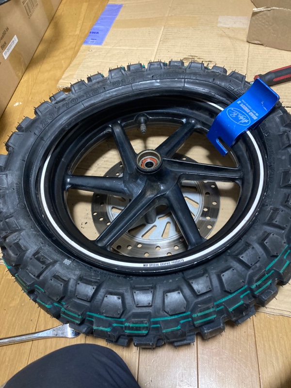 XR100モタード6本スポークタイヤ付き