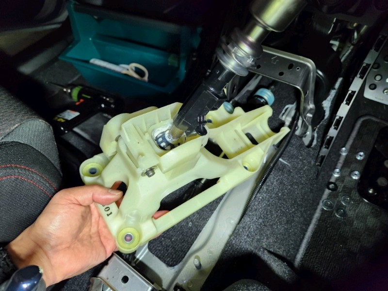 WK MOTORSPORT ショートシフター取付け その1（スズキ スイフト