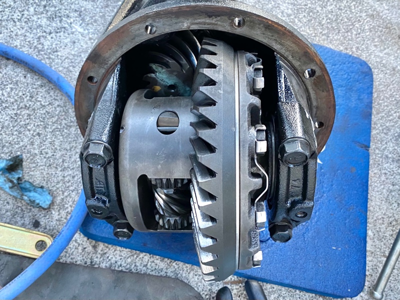トヨタ純正トルセンLSDに交換その2（トヨタ ハイラックスサーフ