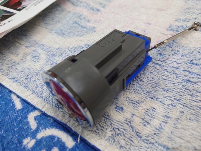 エンジンスタートボタンLED打ち替え😁（トヨタ プリウス G's・30